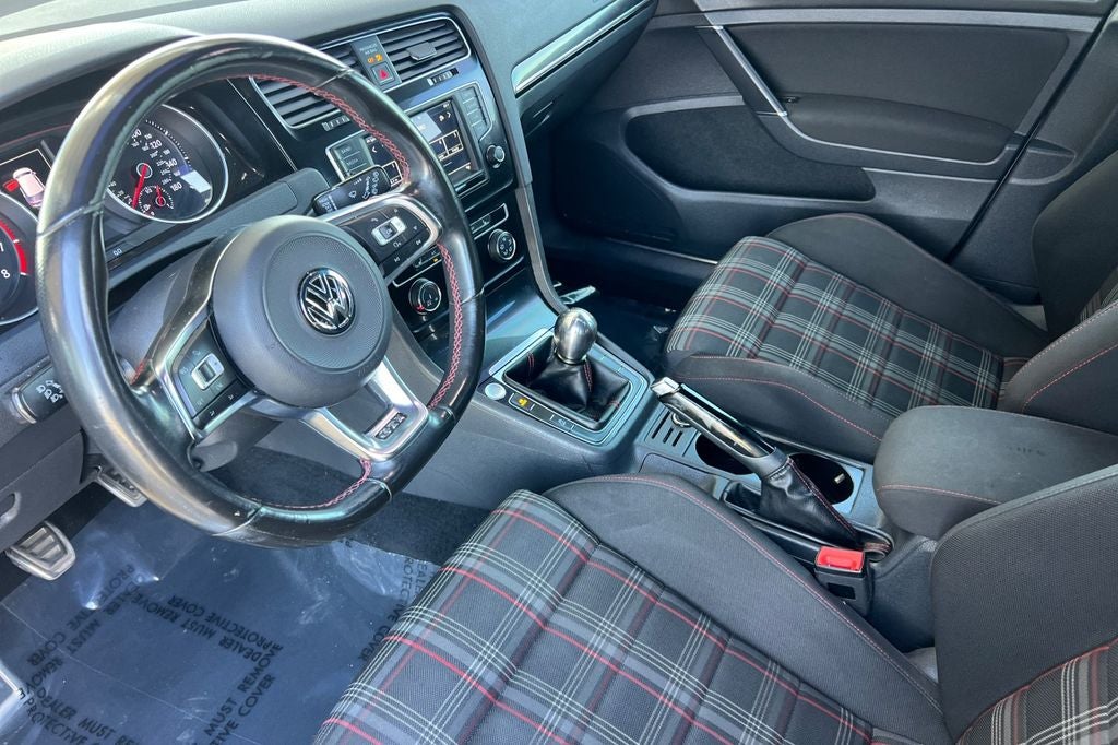 2017 Volkswagen Golf GTI Sport