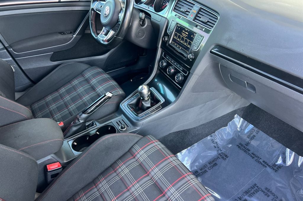 2017 Volkswagen Golf GTI Sport