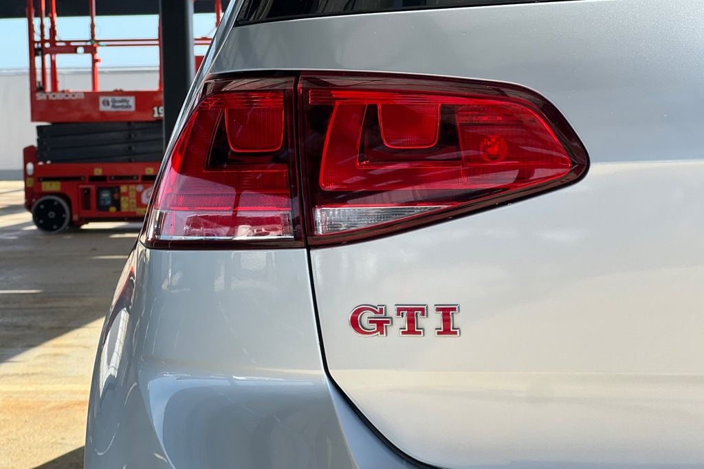 2017 Volkswagen Golf GTI Sport