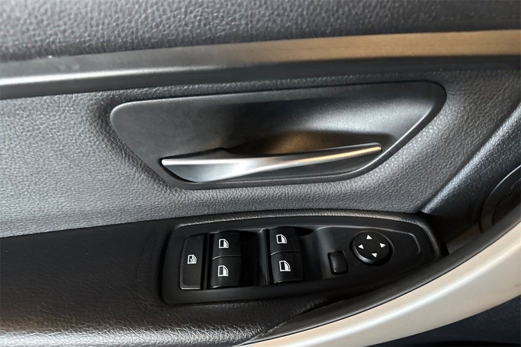 2015 BMW 3 Series 320i