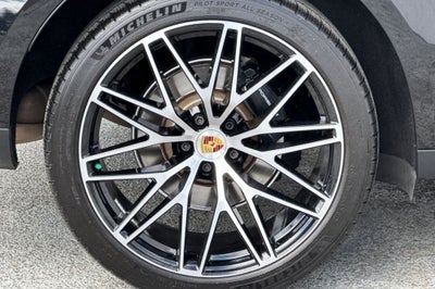 2022 Porsche Macan Base