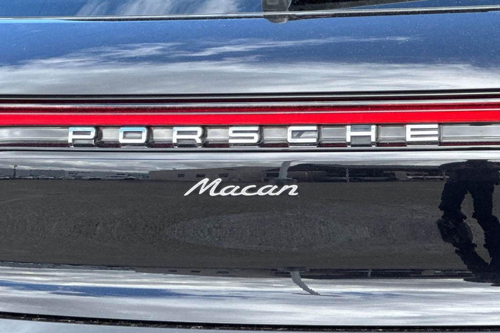 2022 Porsche Macan Base