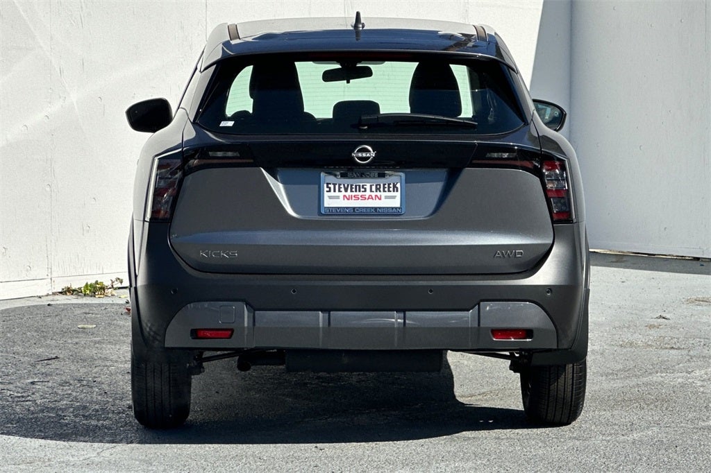 2025 Nissan Kicks S