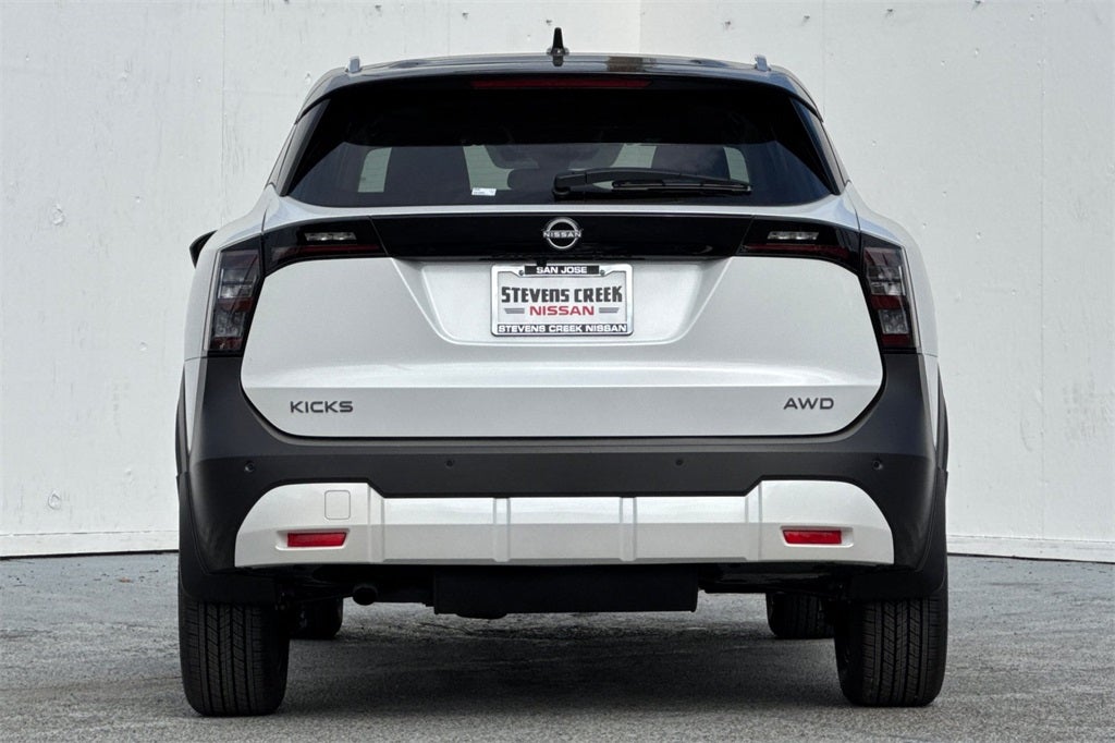 2025 Nissan Kicks SV