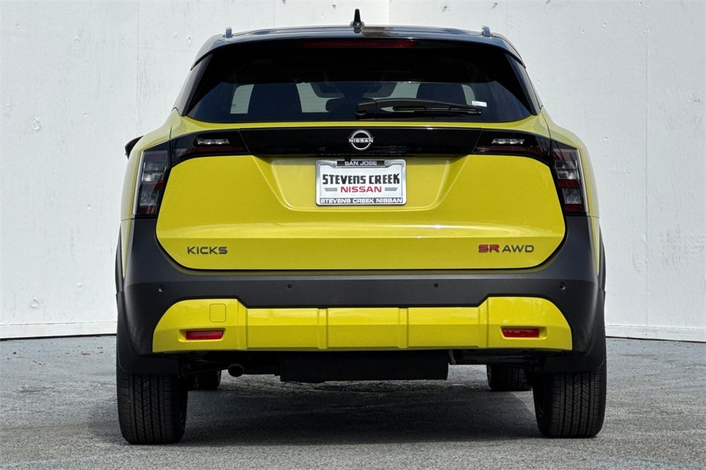 2025 Nissan Kicks SR