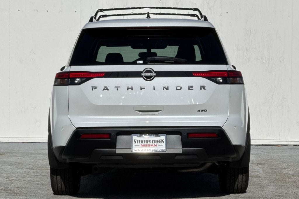 2026 Nissan Pathfinder SV