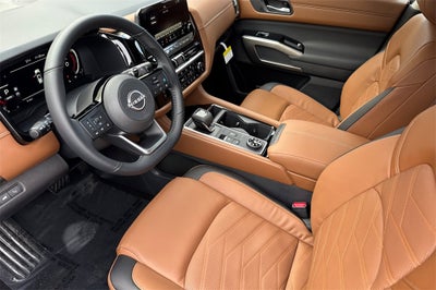 2025 Nissan Pathfinder Platinum