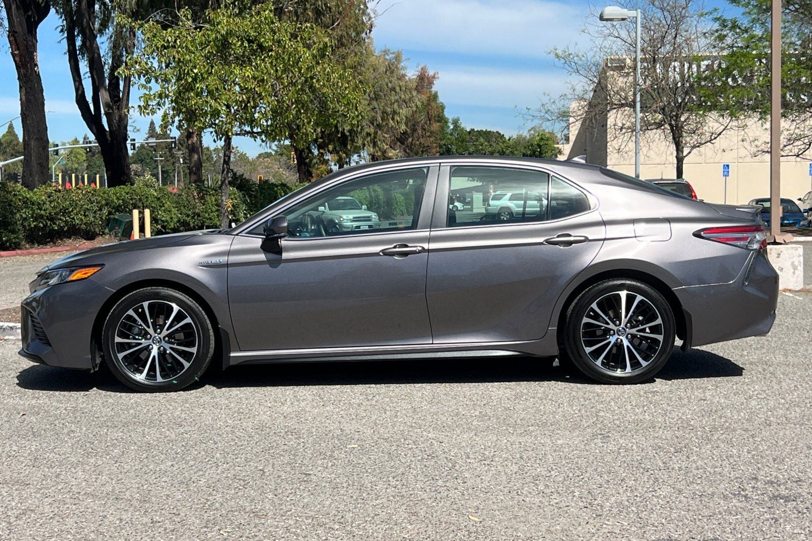 2018 Toyota Camry Hybrid SE