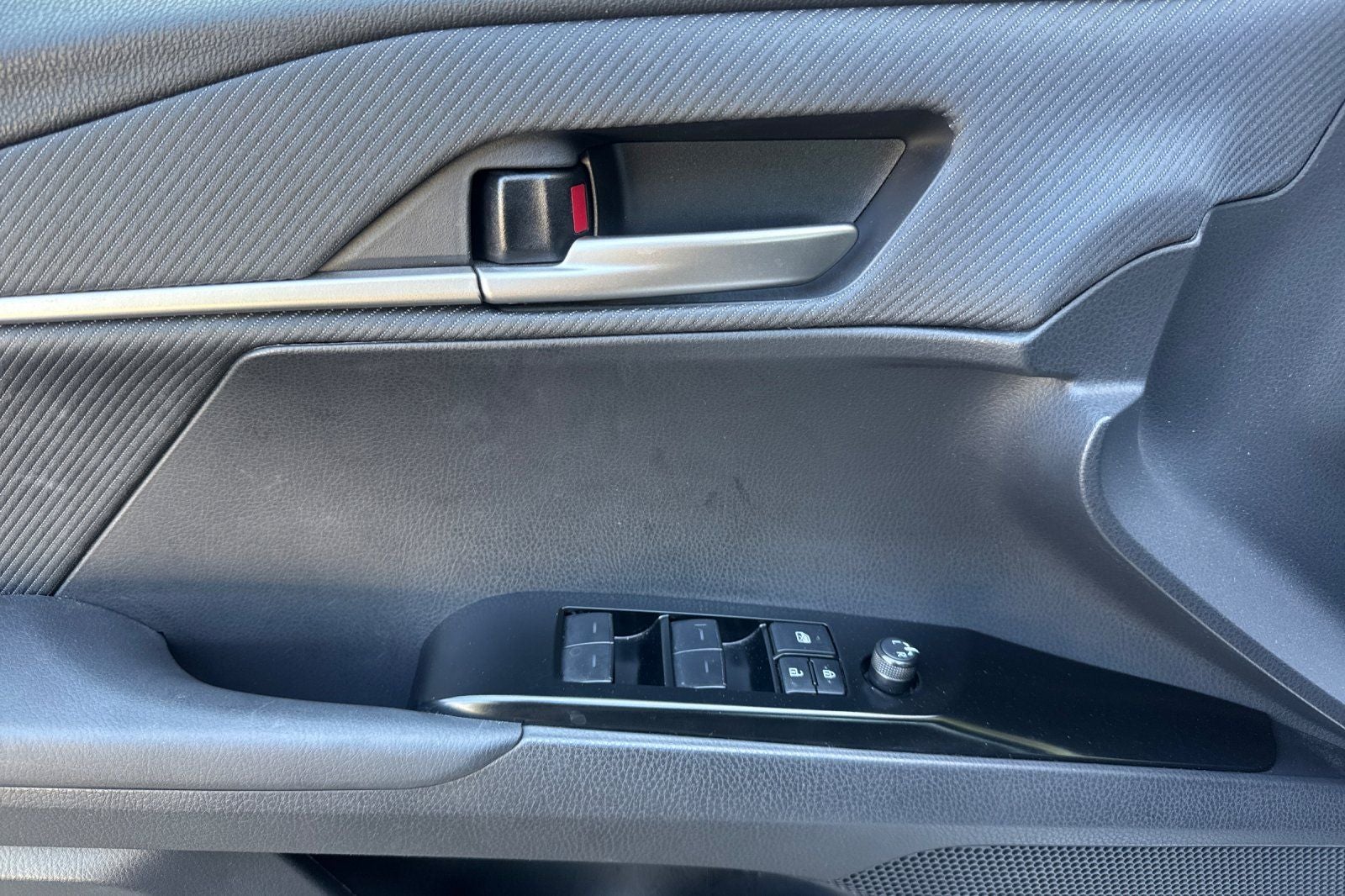 2025 Toyota Camry SE Hybrid