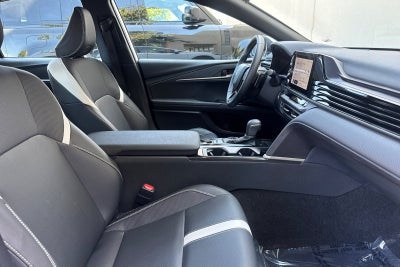 2025 Toyota Camry SE Hybrid