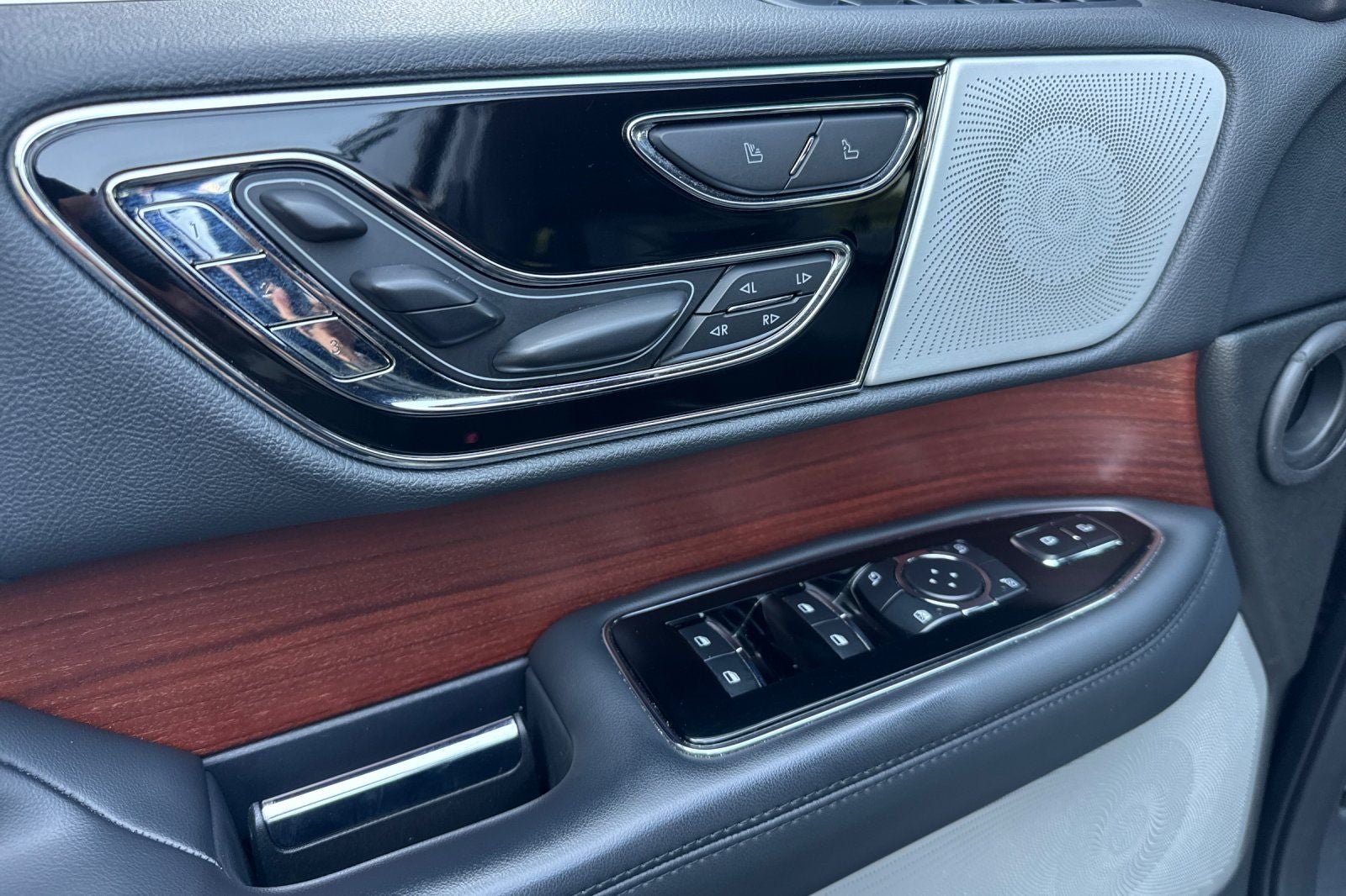 2023 Lincoln Navigator Reserve Equipment Group 201A Reserve I