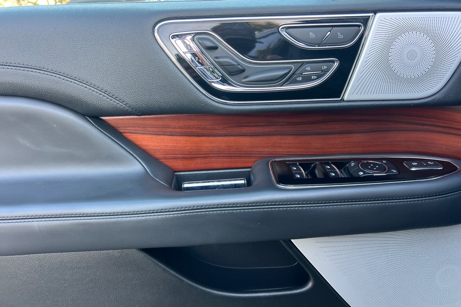 2023 Lincoln Navigator Reserve Equipment Group 201A Reserve I