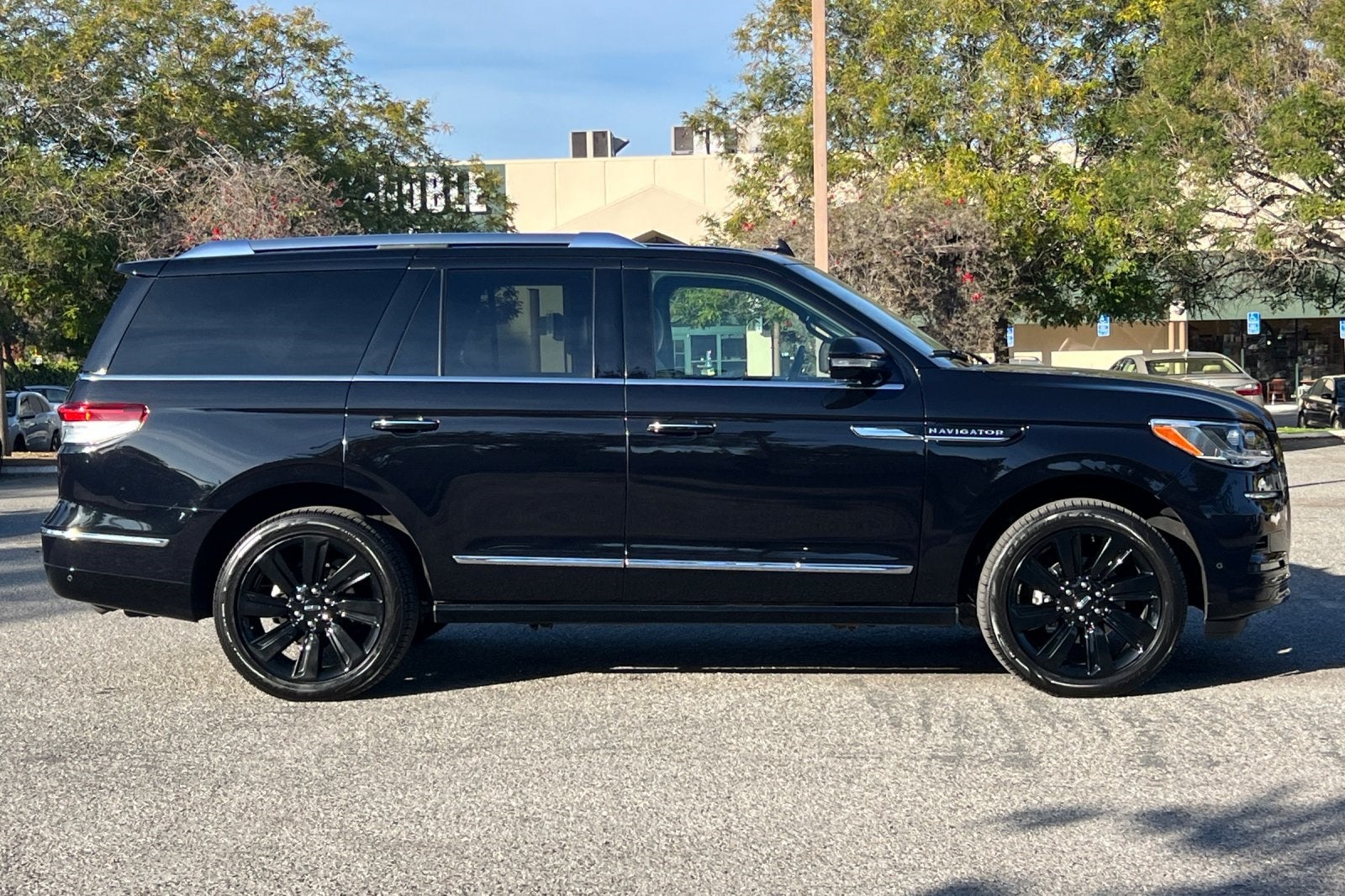 2023 Lincoln Navigator Reserve Equipment Group 201A Reserve I