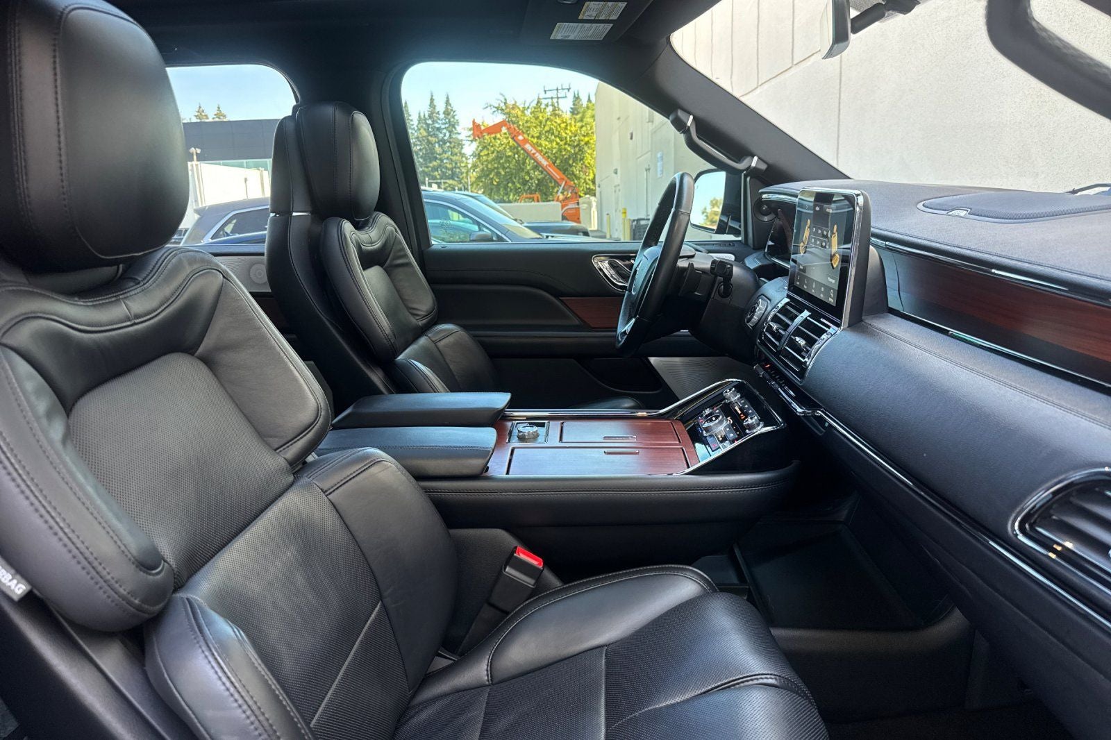 2021 Lincoln Navigator Reserve Equipment Group 208A