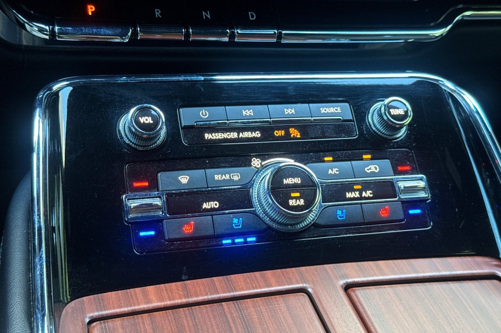 2021 Lincoln Navigator Reserve Equipment Group 208A