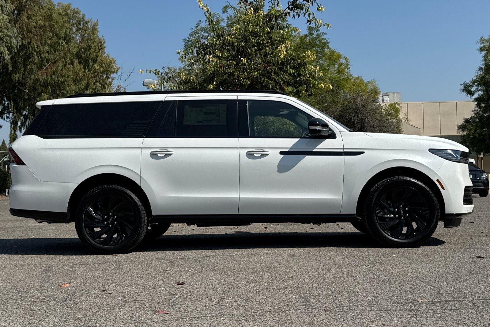 2027 Lincoln Navigator L Reserve