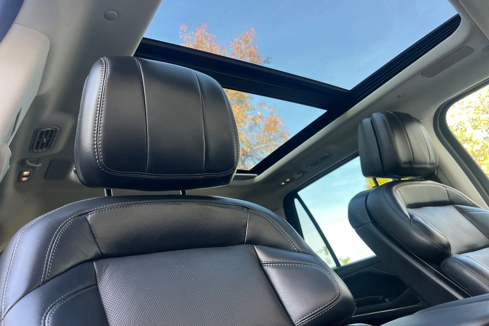 2025 Lincoln Navigator L Reserve Equipment Group 202A Reserve II