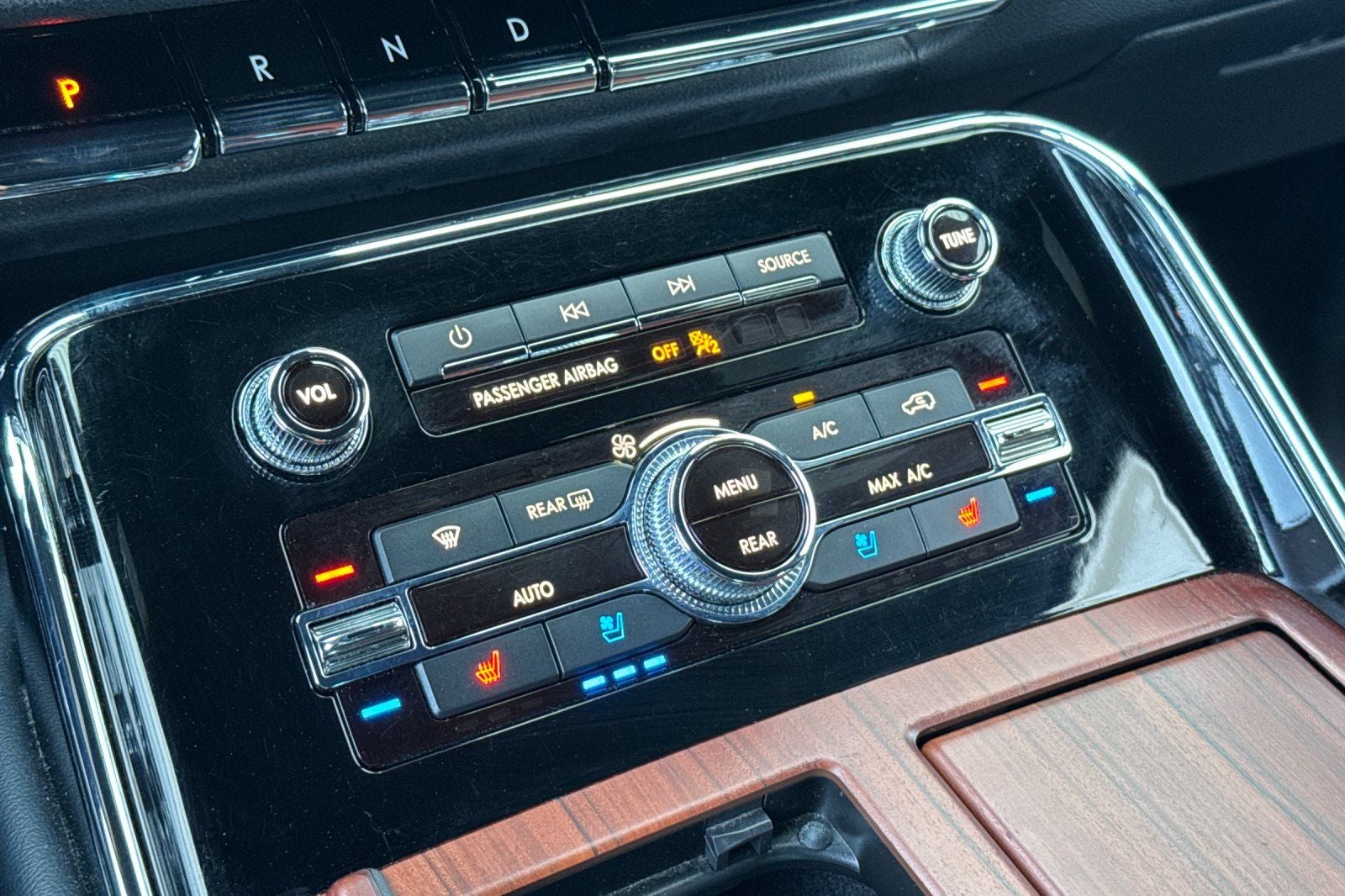 2021 Lincoln Navigator L Reserve Equipment Group 208A Reserve Monochromatic