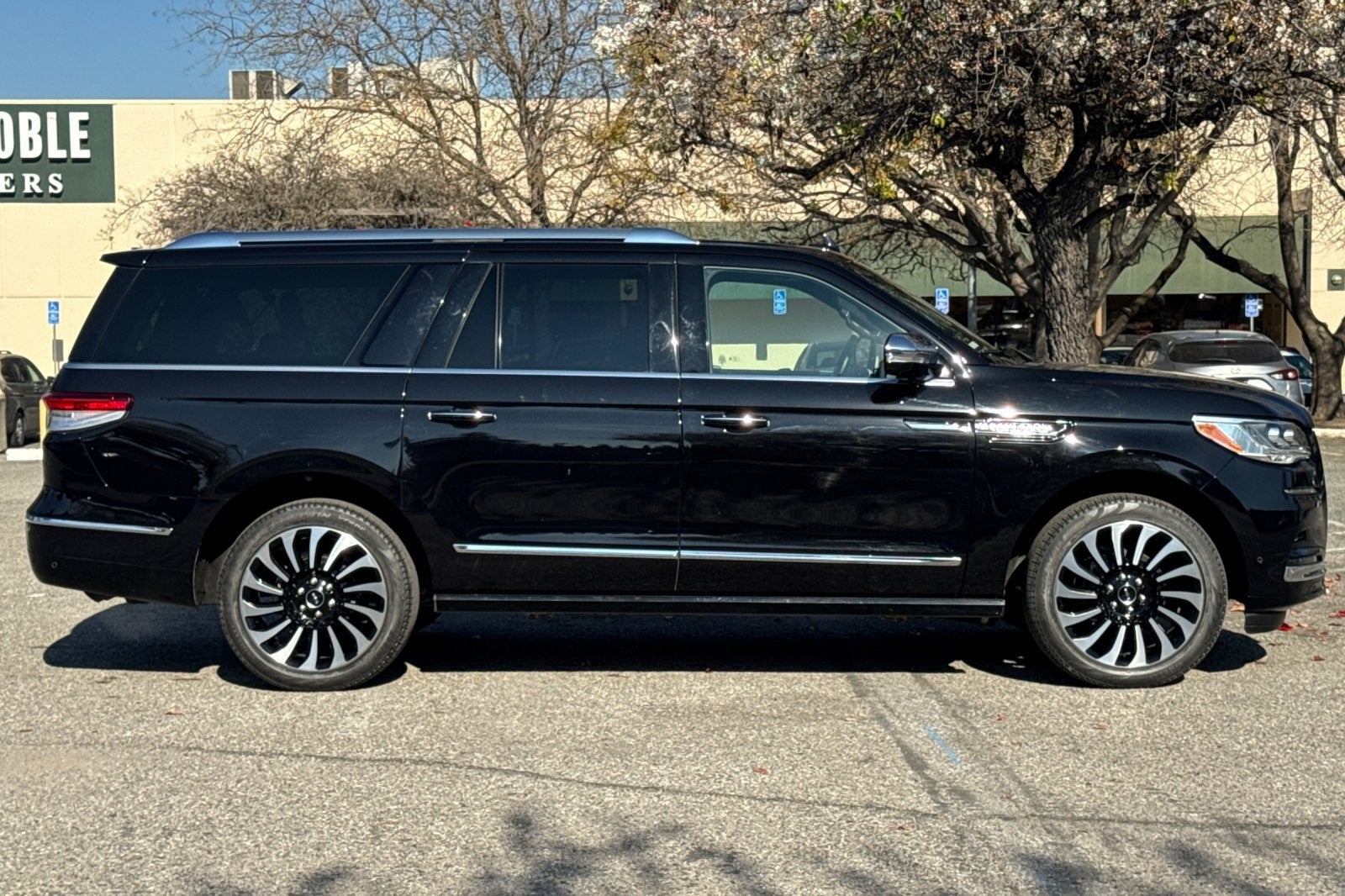 2022 Lincoln Navigator L L Black Label Equipment Group 800A Black Label