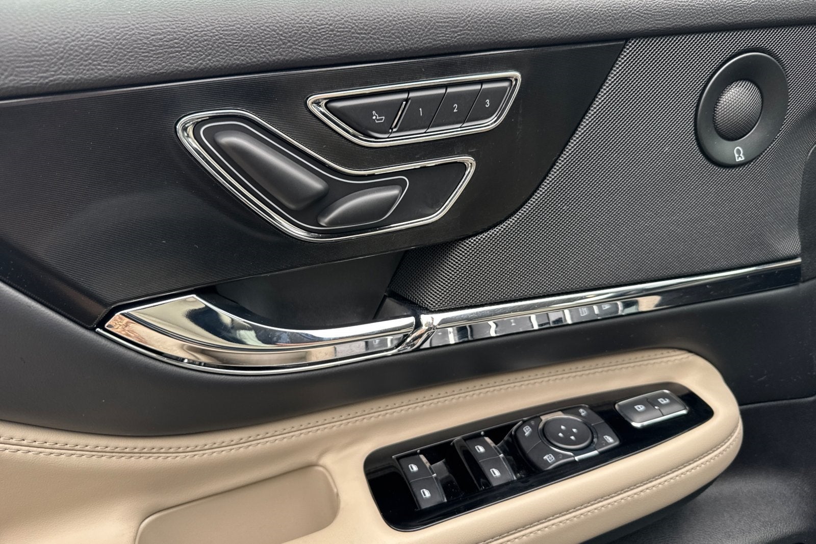 2025 Lincoln Corsair Plug-In Hybrid Grand Touring Equipment Group 302A