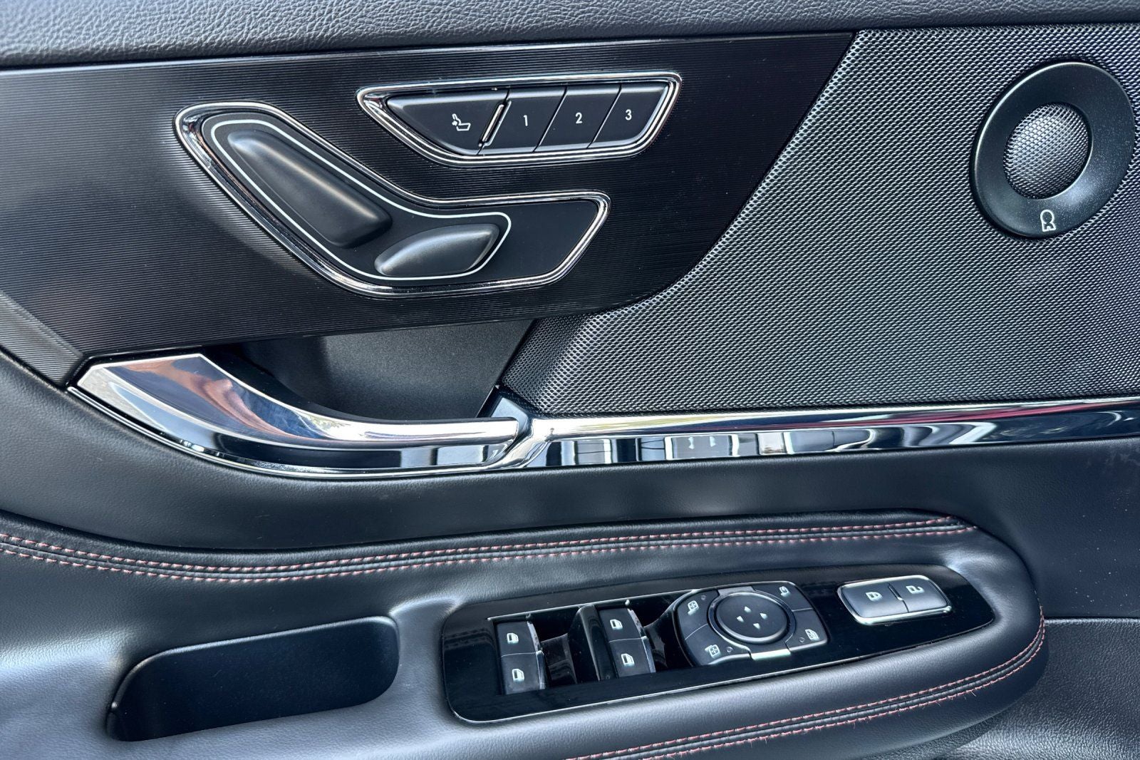 2025 Lincoln Corsair Plug-In Hybrid Grand Touring Equipment Group 302A