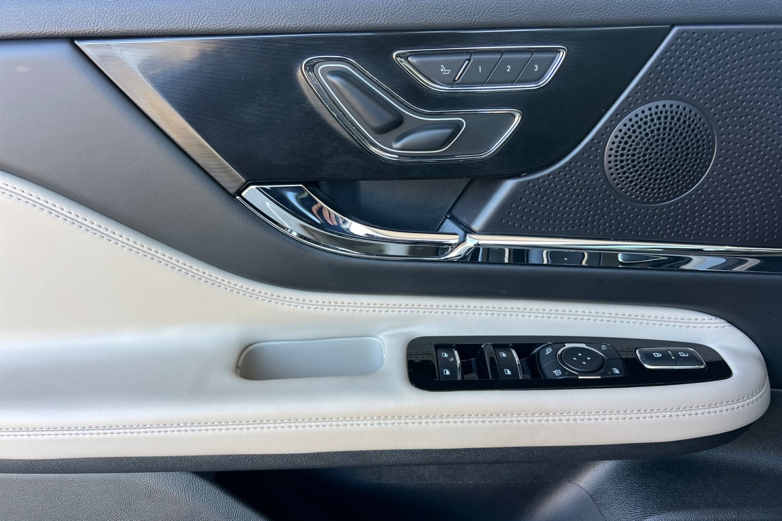 2025 Lincoln Corsair Plug-In Hybrid Grand Touring Equipment Group 301A