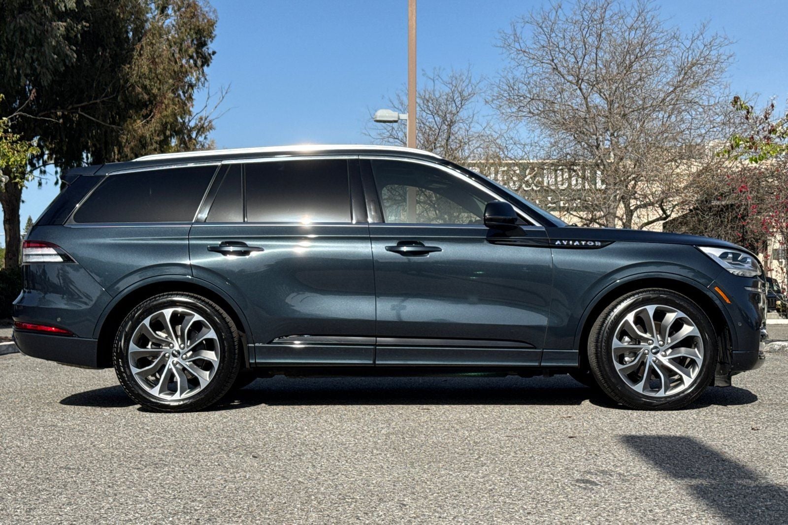 2023 Lincoln Aviator Plug-In Hybrid Grand Touring Equipment Group 301A