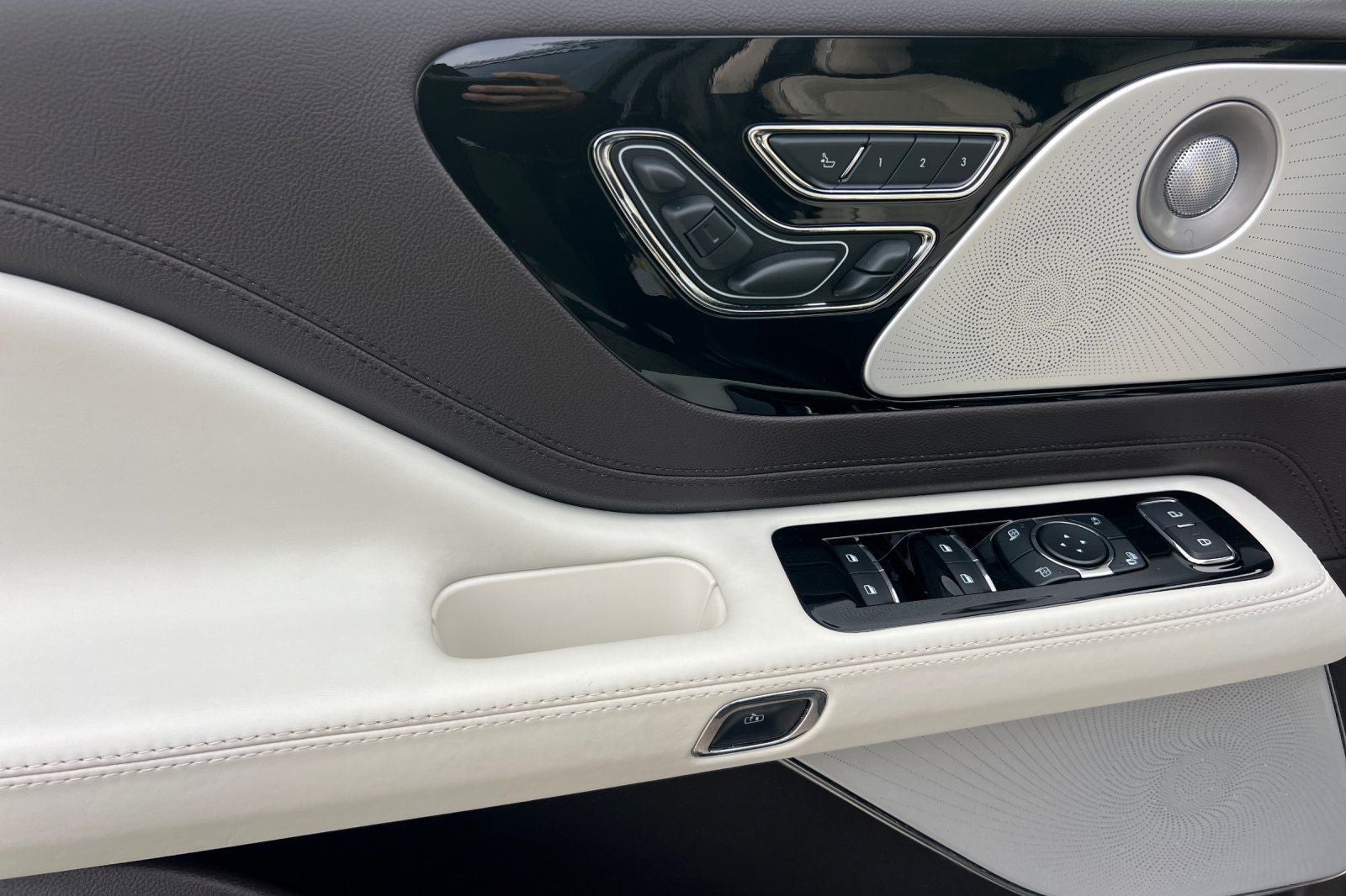 2023 Lincoln Aviator Plug-In Hybrid Black Label Grand Touring Equipment Group 900A