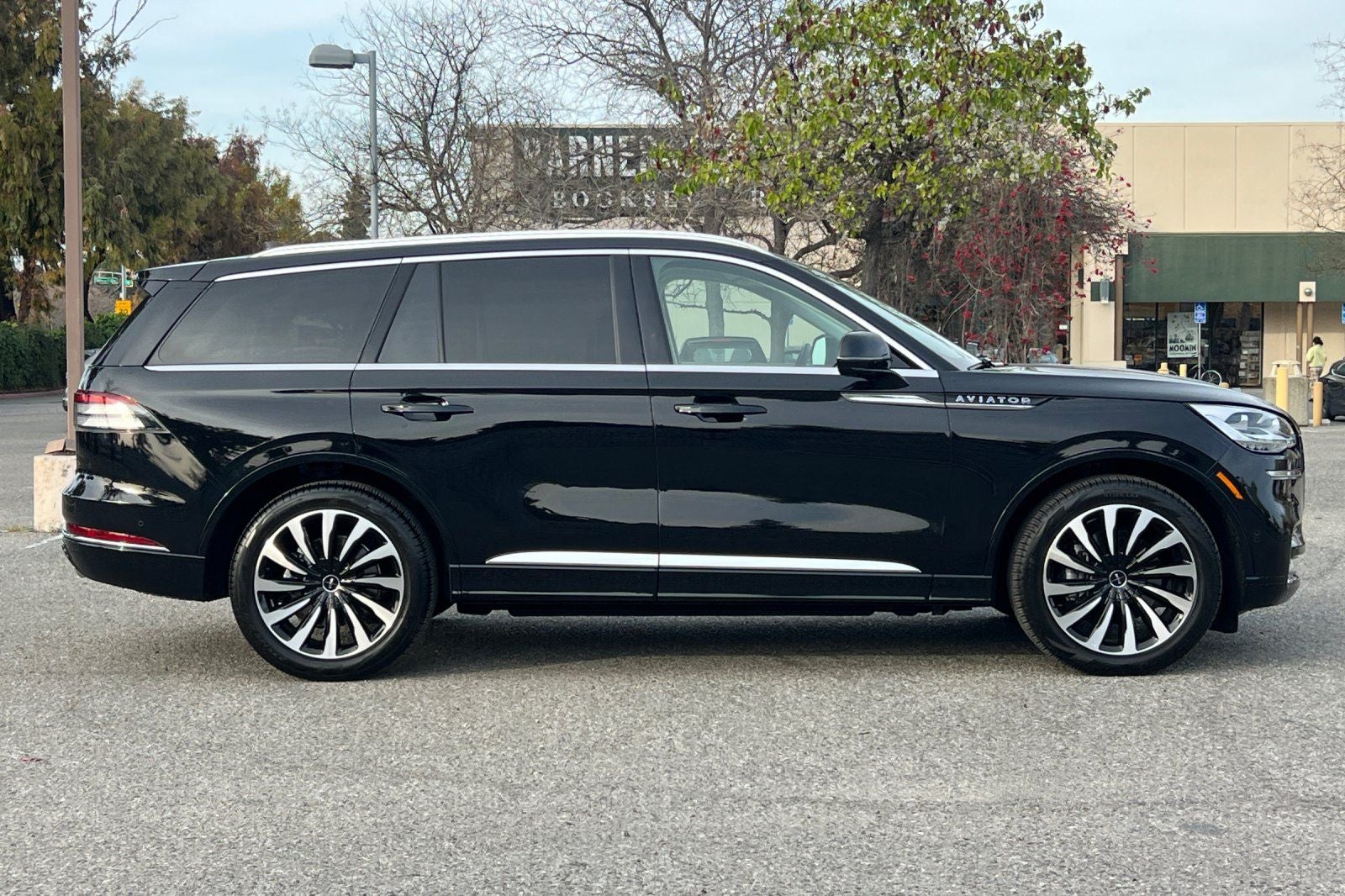 2023 Lincoln Aviator Plug-In Hybrid Black Label Grand Touring Equipment Group 900A
