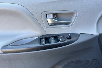 2018 Toyota Sienna LE 8 Passenger