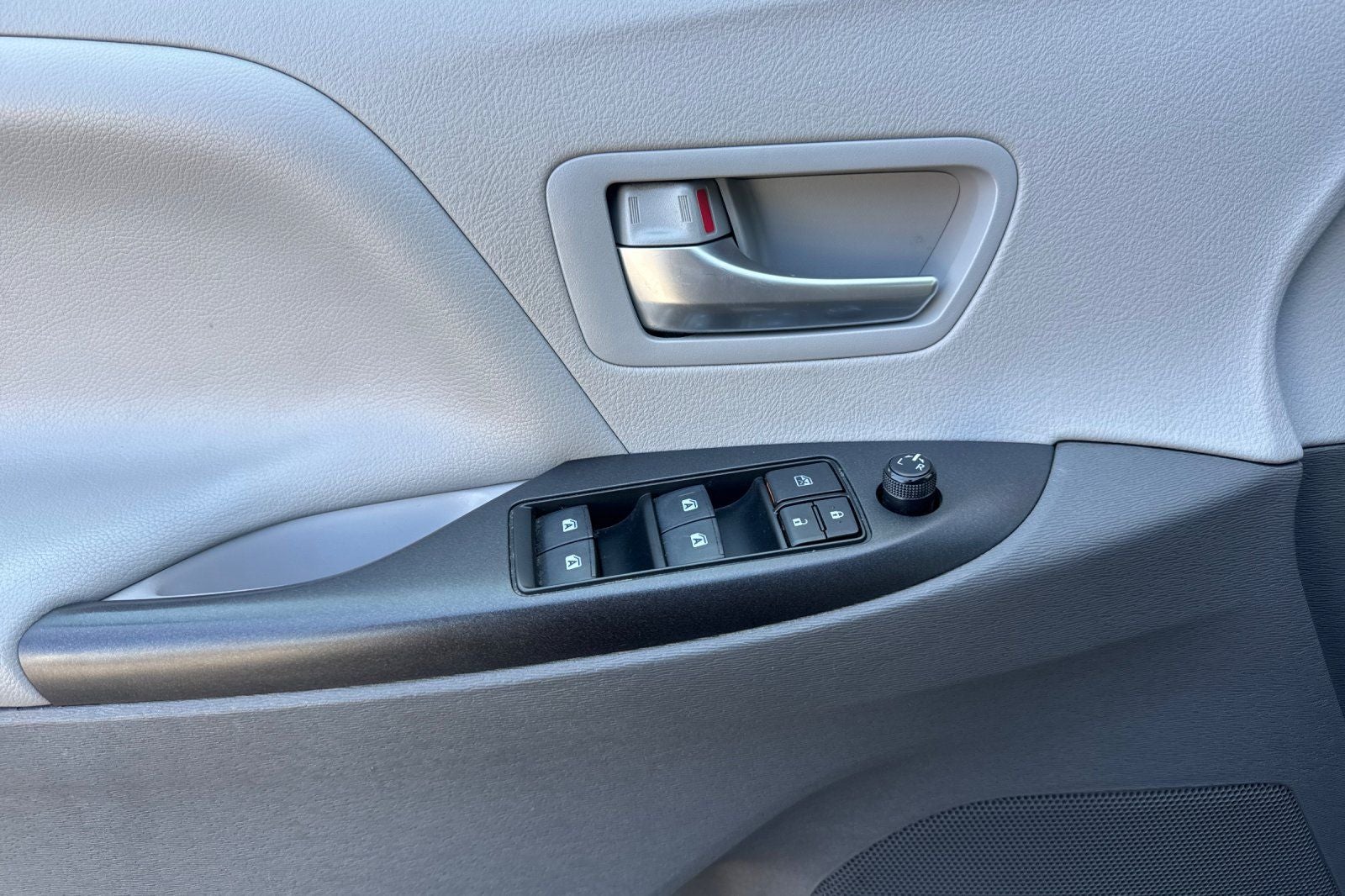 2018 Toyota Sienna LE 8 Passenger