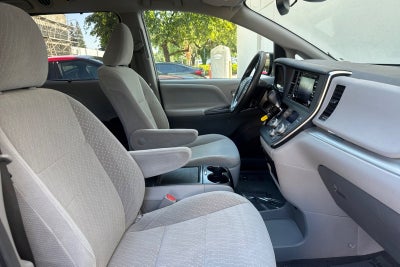 2018 Toyota Sienna LE 8 Passenger