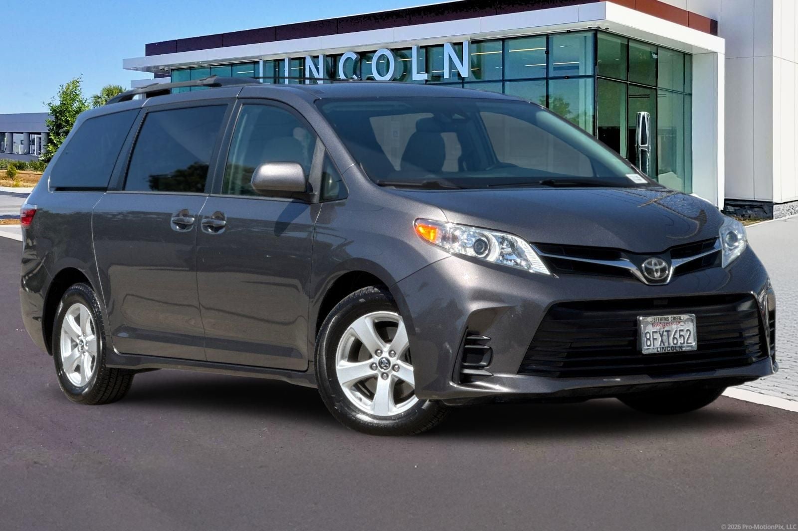 2018 Toyota Sienna LE 8 Passenger