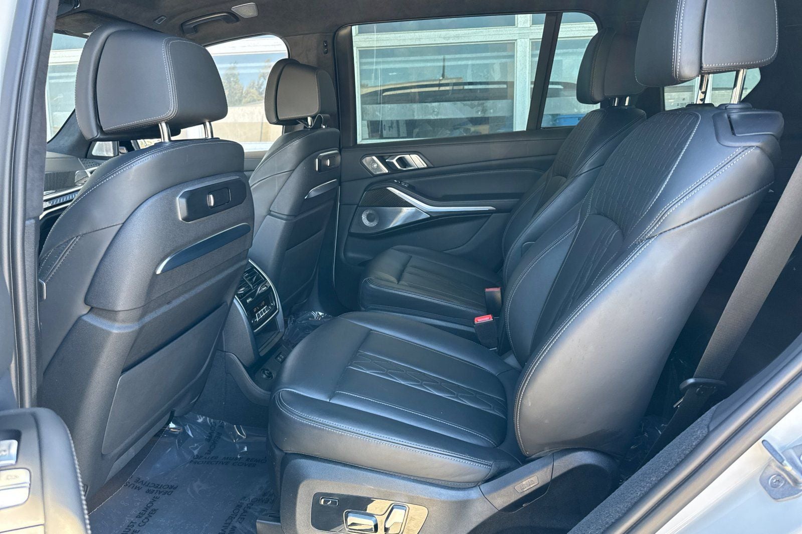 2023 BMW X7 M60i