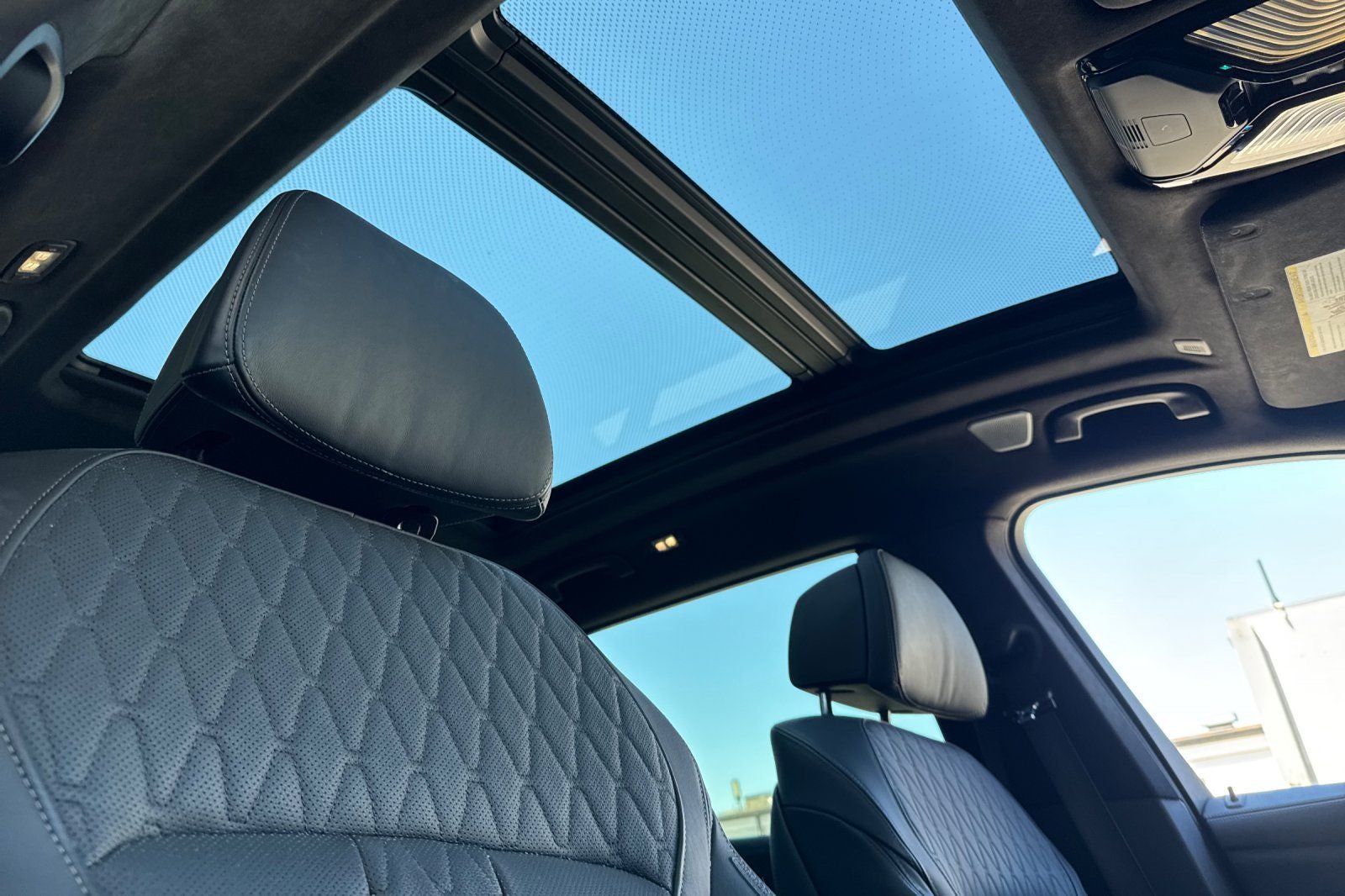2023 BMW X7 M60i