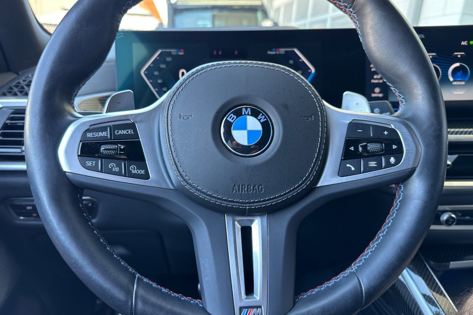 2023 BMW X7 M60i