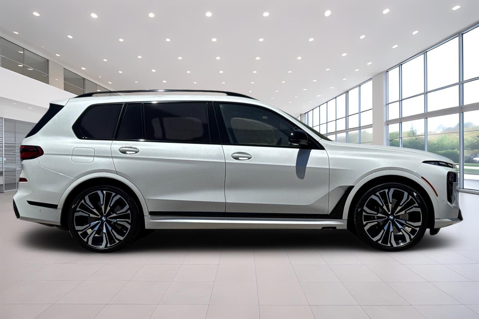 2023 BMW X7 M60i