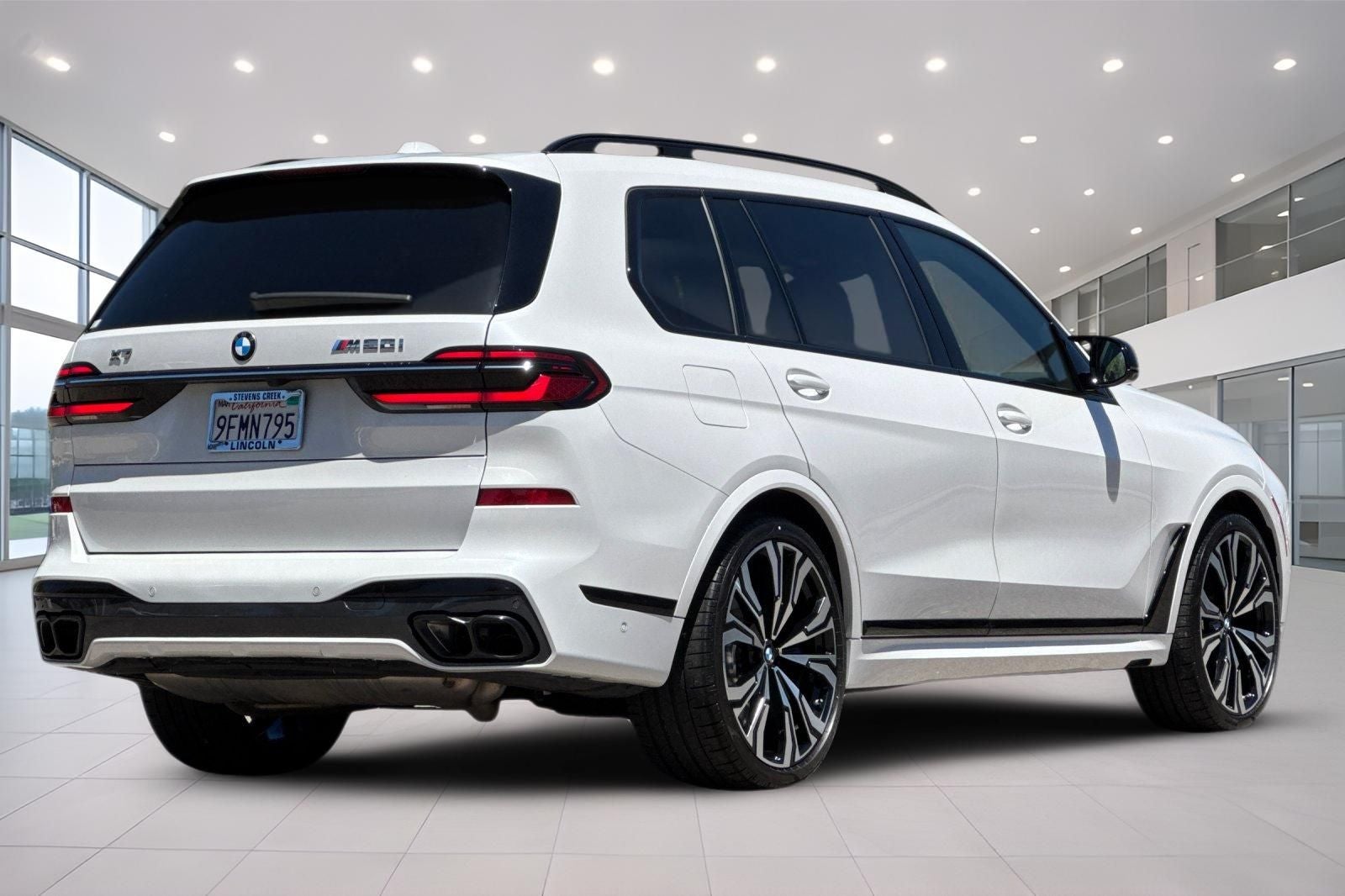 2023 BMW X7 M60i
