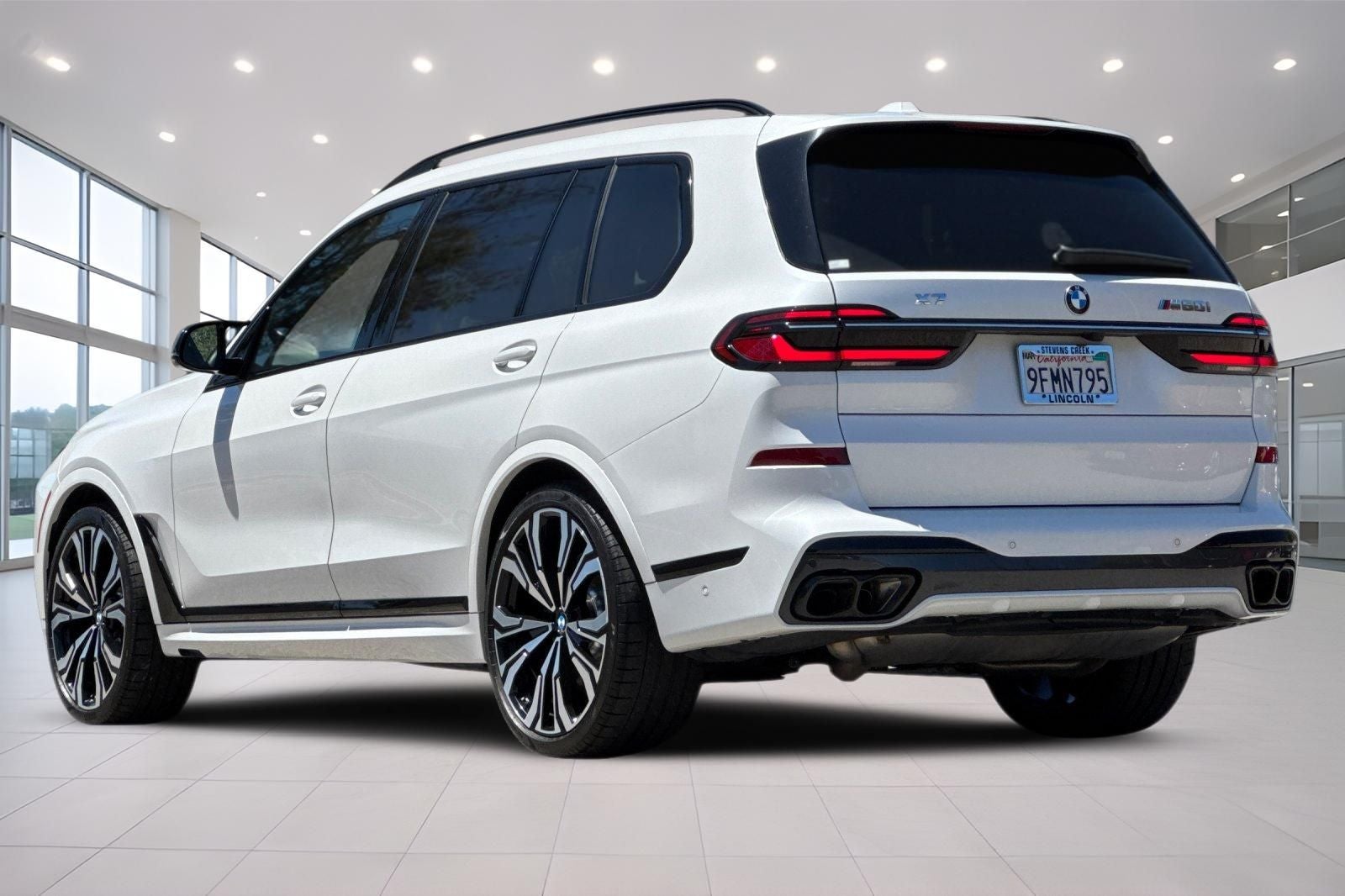 2023 BMW X7 M60i