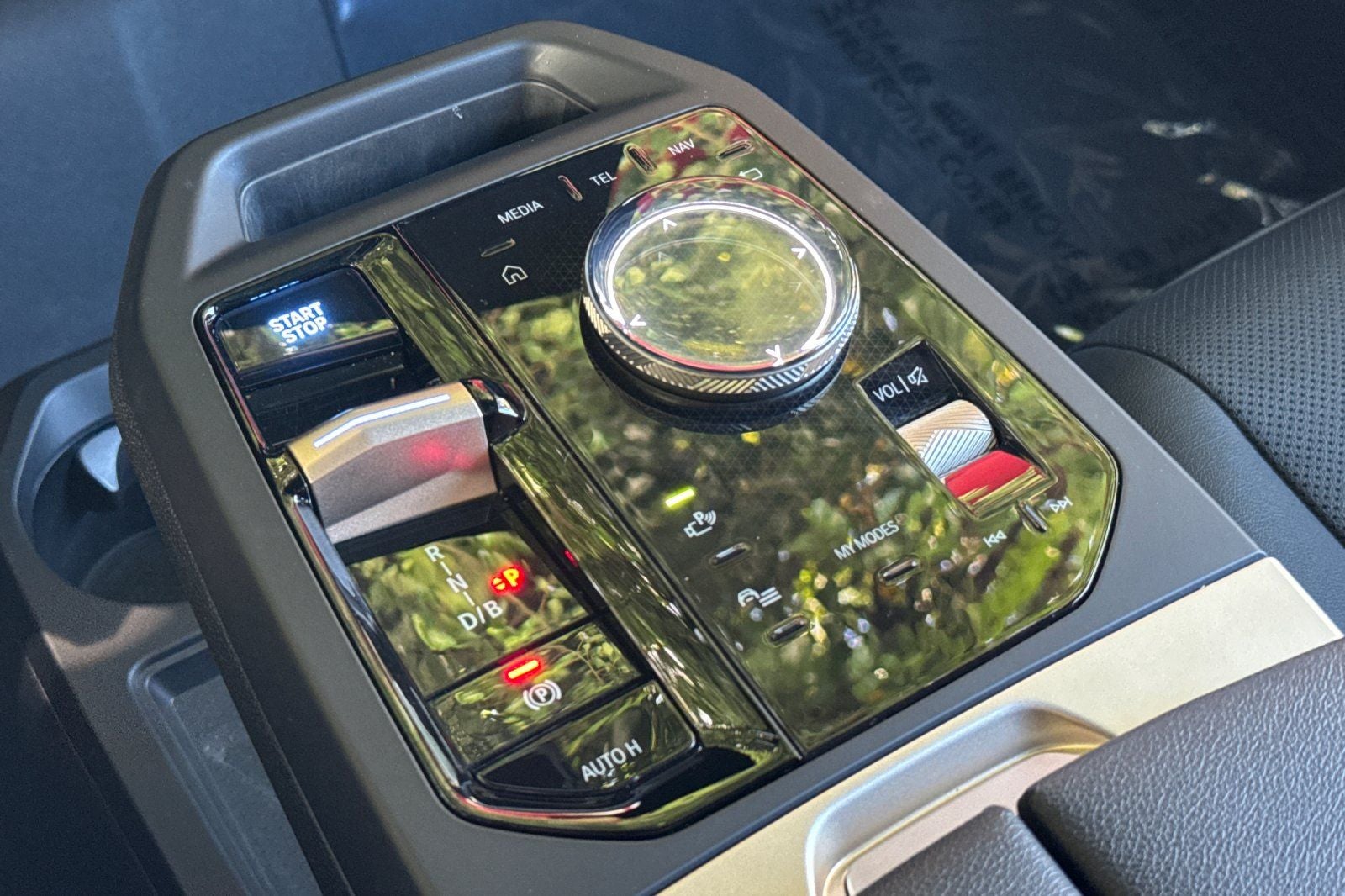 2025 BMW iX xDrive50