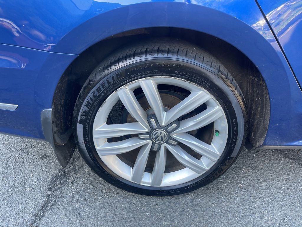 2017 Volkswagen Passat 1.8T SE w/Technology