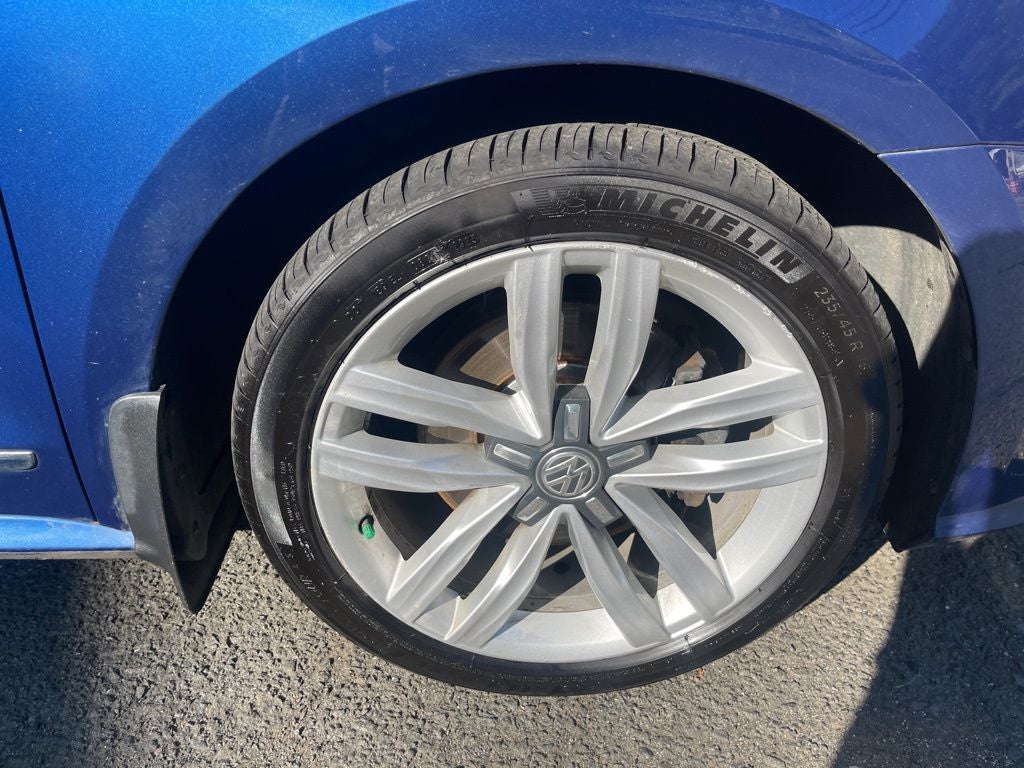 2017 Volkswagen Passat 1.8T SE w/Technology