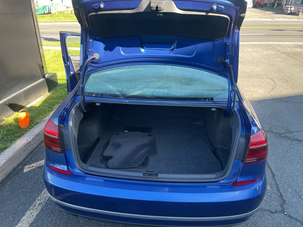 2017 Volkswagen Passat 1.8T SE w/Technology