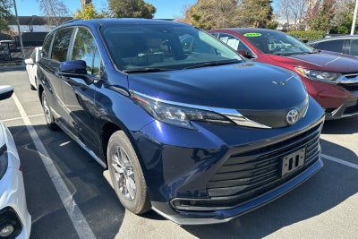 2025 Toyota Sienna LE 8 Passenger