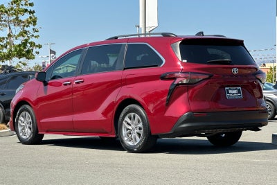 2022 Toyota Sienna XLE 7 Passenger