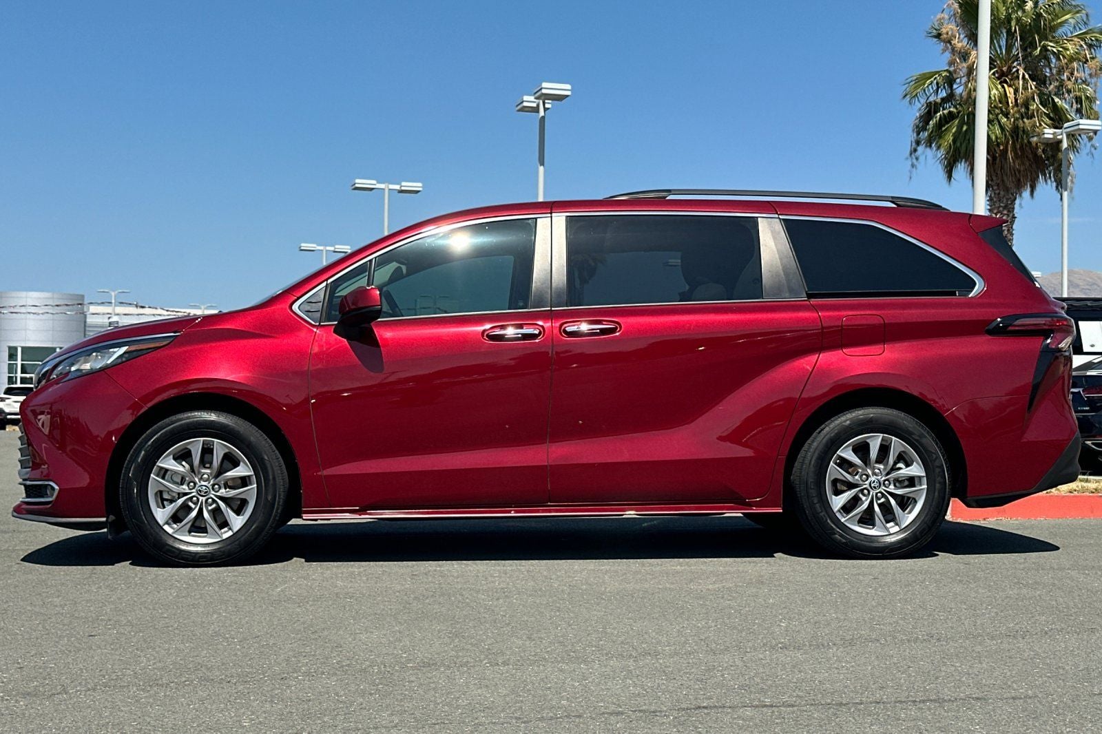 2022 Toyota Sienna XLE 7 Passenger