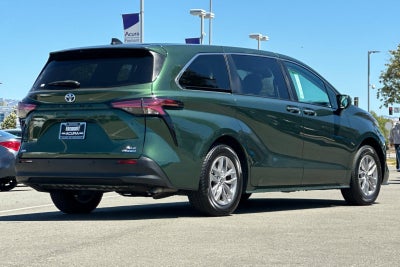2022 Toyota Sienna XLE 7 Passenger