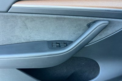 2024 Tesla Model Y Long Range 7 PASSENGER