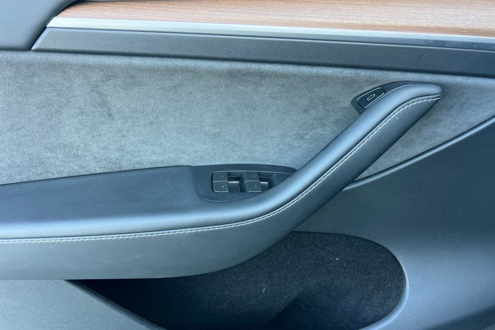 2024 Tesla Model Y Long Range 7 PASSENGER