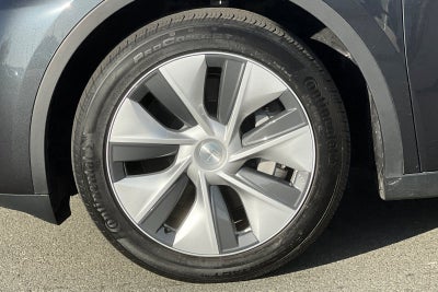 2024 Tesla Model Y Long Range 7 PASSENGER